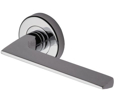 Heritage Brass Pyramid Polished Chrome Door Handles On Round Rose (sold in pairs)