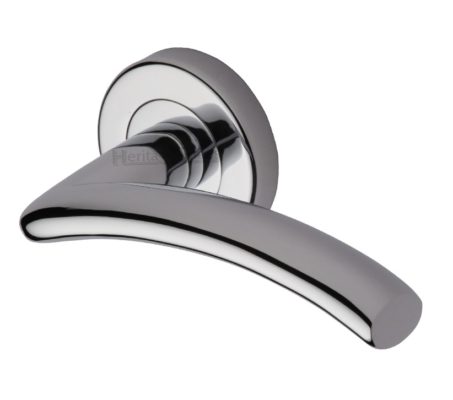 Heritage Brass Centaur Polished Chrome Door Handles On Round Rose (sold in pairs)
