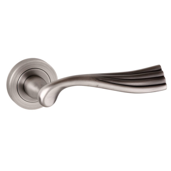 Old English Richmond Lever Door Handle on Round Rose - Matt Gun Metal