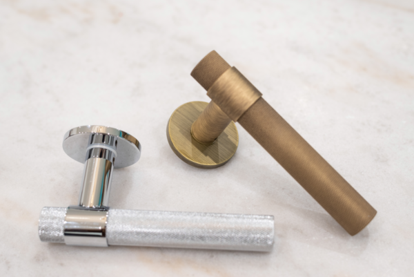 Millhouse Brass Crompton Designer Lever on 5mm Slimline Round Rose - Matt Black MHSR100MB